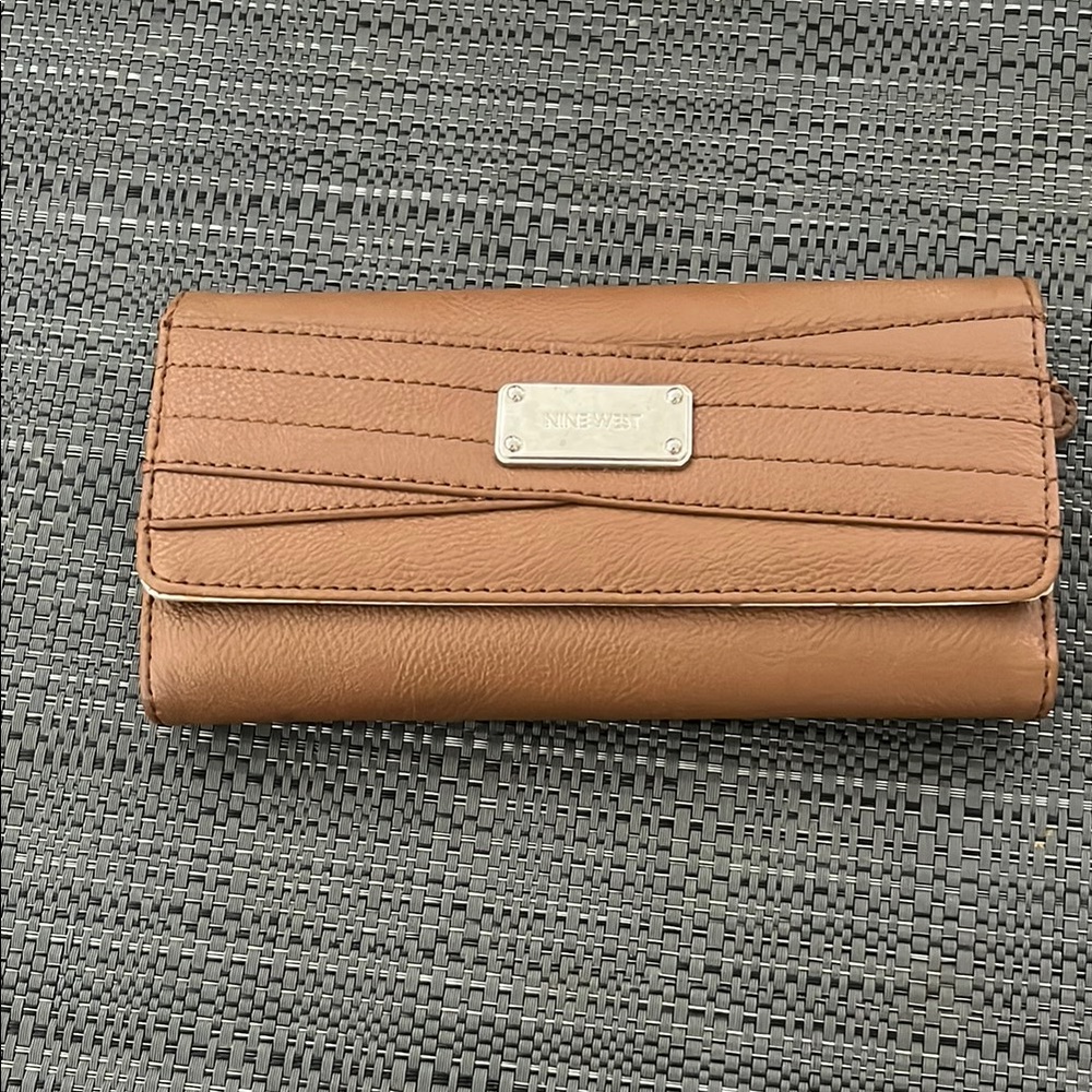 Nine West Tan Continental Wallet Elegant Design